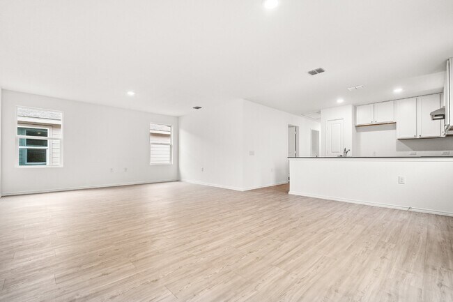 Building Photo - 907 Stricker Path
