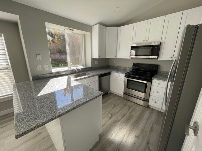 Building Photo - Gorgeous remodeled 4 Bedroom Home in D20!