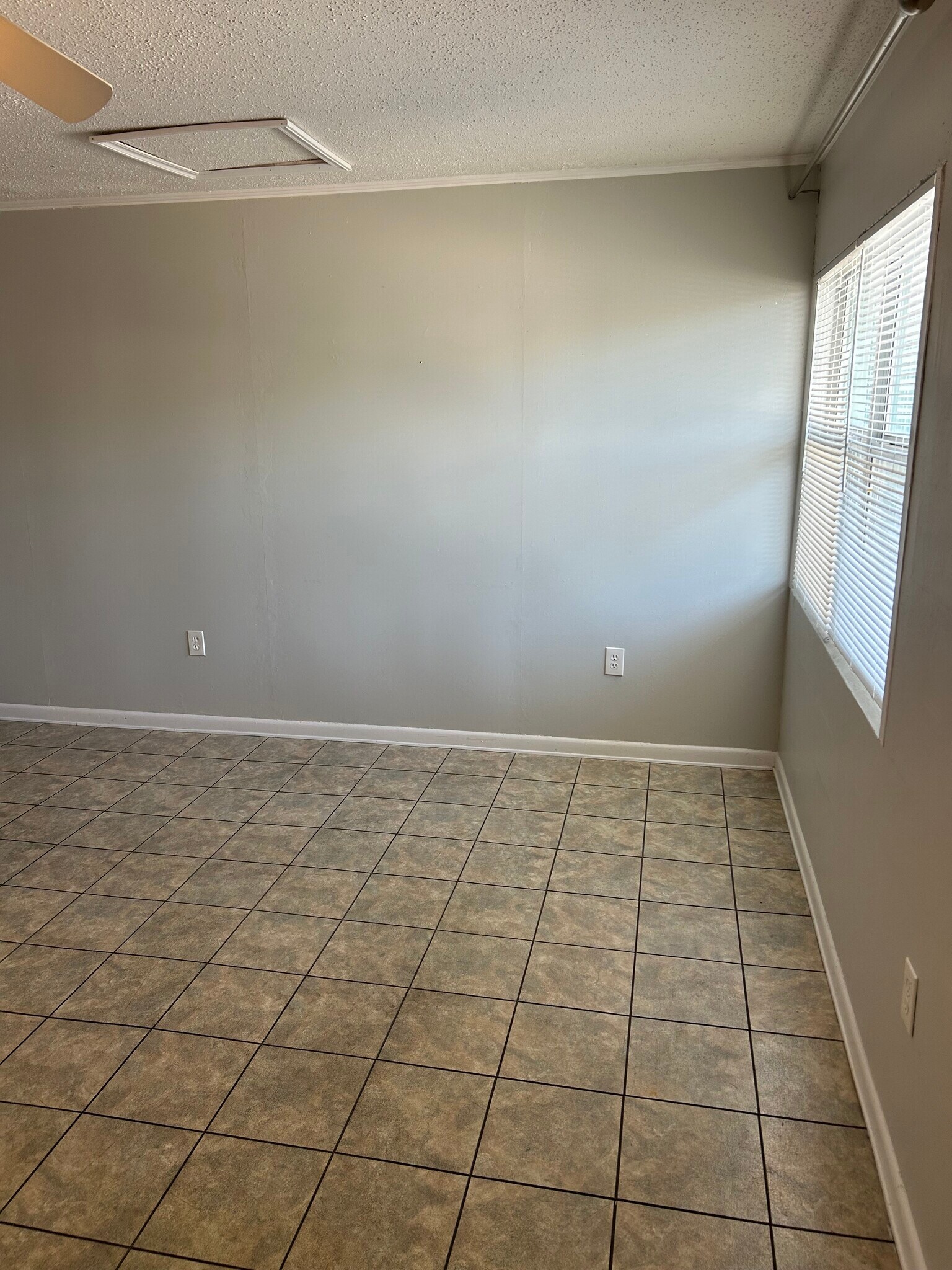 Building Photo - 302 Santa Rosa Blvd