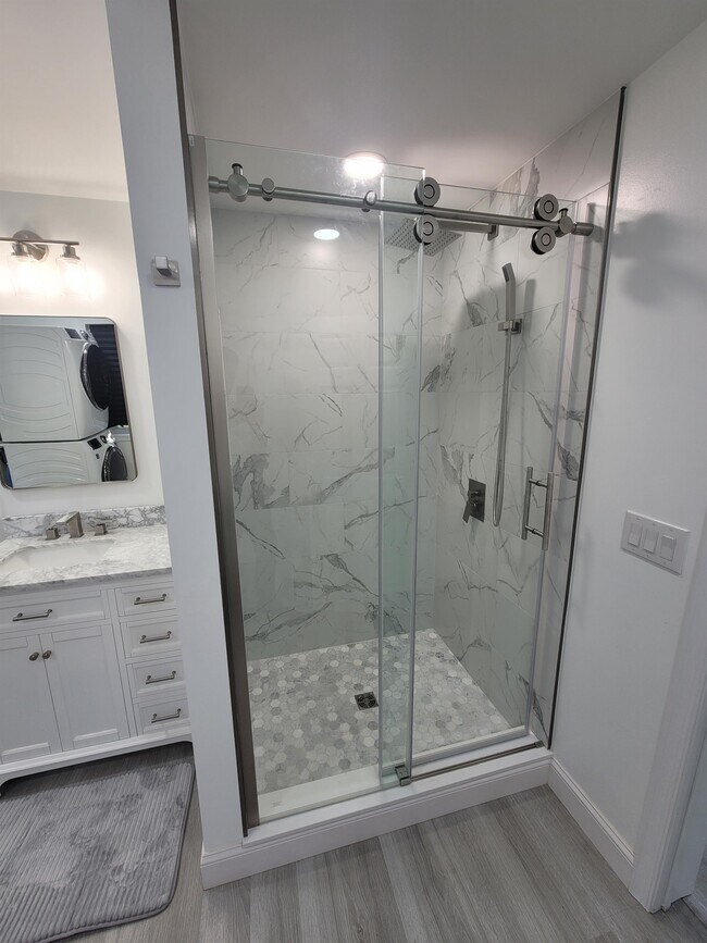 Building Photo - 927 Mt Pleasant Ave