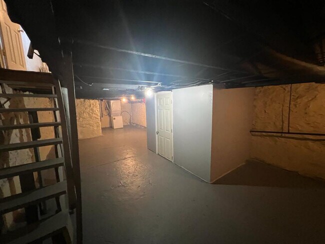 Building Photo - Big 2 bedroom home, fully rehabbed with laundry in home