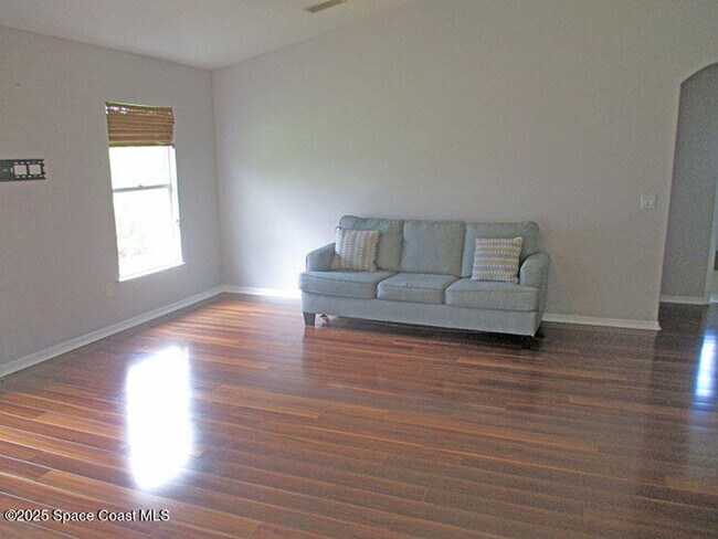 Building Photo - 935 Southlakes Way SW