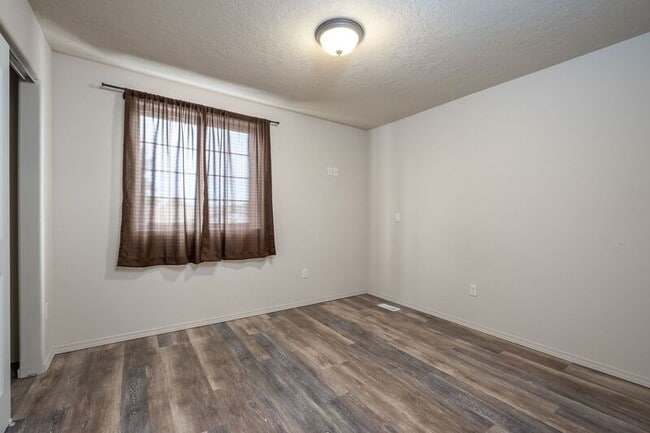 Building Photo - 105 S Tweedt Pl