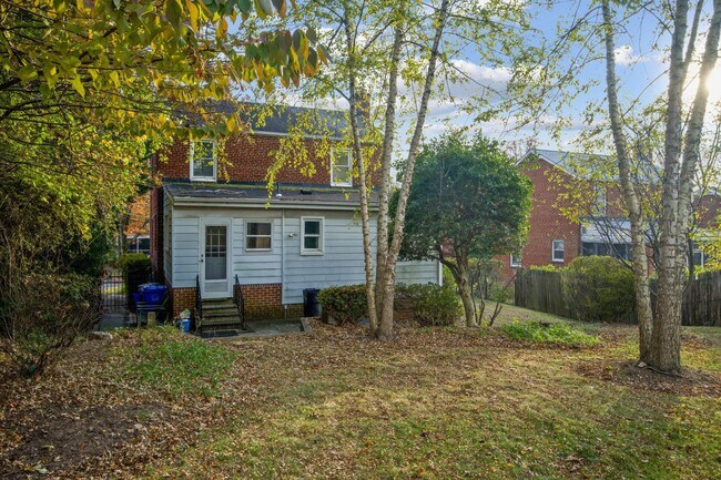 Building Photo - 2711 Elnora St