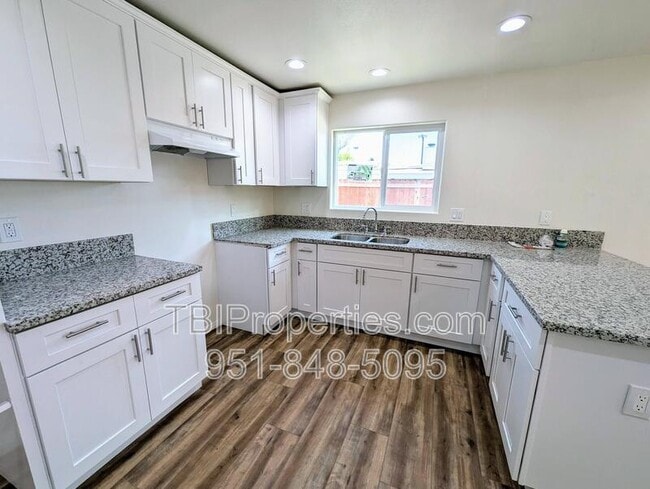 Building Photo - 156 E Marshall Blvd