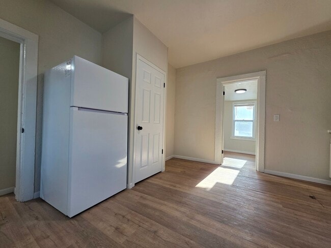 Building Photo - 210 S Maple Ave