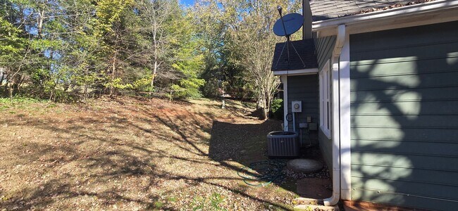 Building Photo - Great clean one level condo convenient to ...