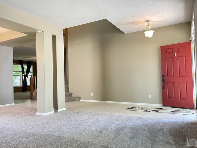 Building Photo - Beautiful 4 bed 2.5 bath 3000+sq ft