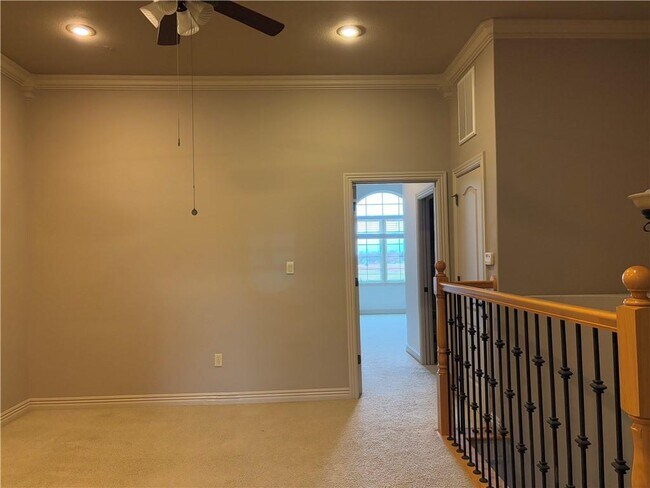 Building Photo - 2509 S Everest Ave