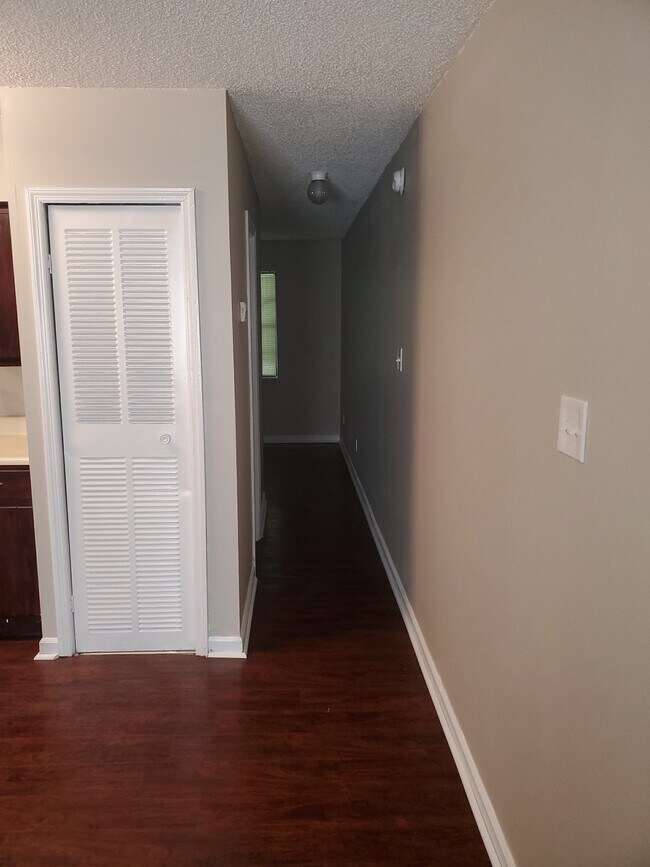 Building Photo - 102 Pucket Rd SW