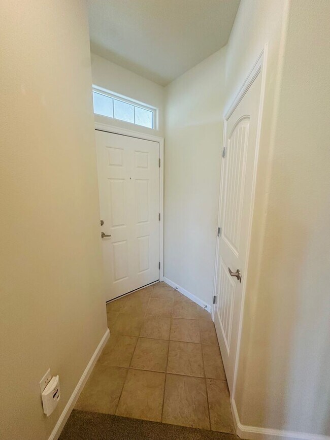 Building Photo - Exceptionally maintained Single level 3 bedroom home available soon!