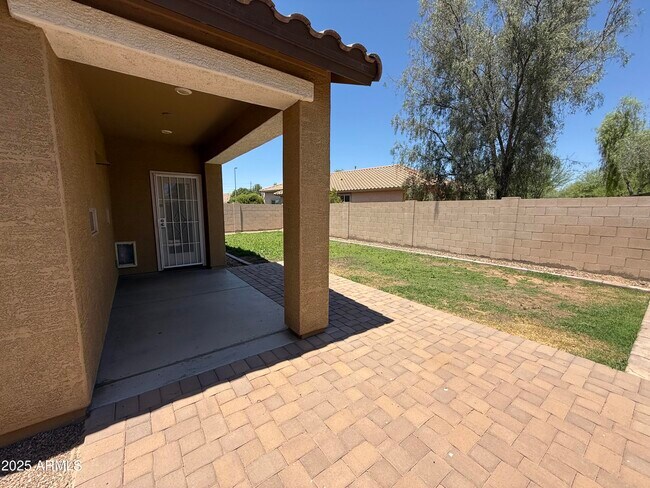 Building Photo - 888 E Aberdeen Dr