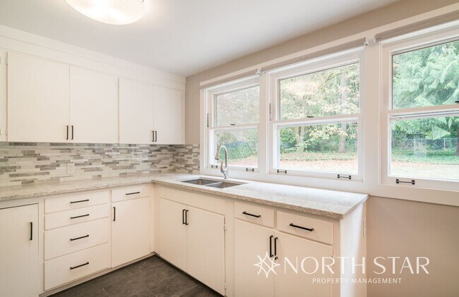 Building Photo - Charming Cottage in Lake Oswego