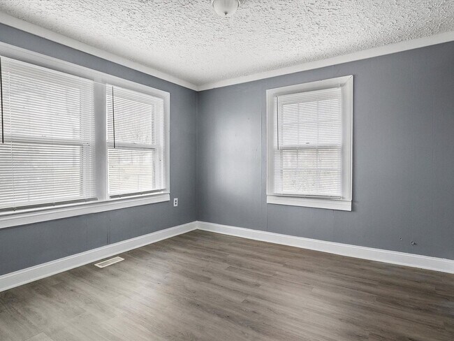 Building Photo - 206 Chaplin Ave