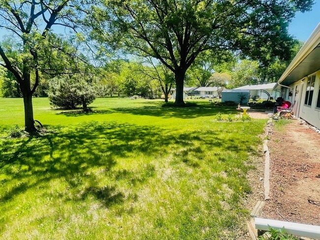 Building Photo - Lovely & Spacious 4-Bed, 2-Bath Single-Family Home Near Everything You Need