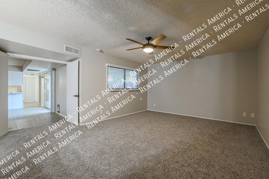 Building Photo - 5005 S Willow Dr