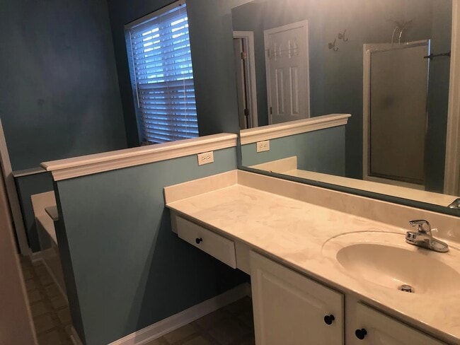 Building Photo - 698 Pepperbush Dr