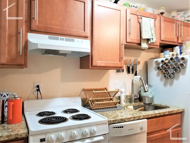 Building Photo - HOT ALLSTON LISTING!!!!