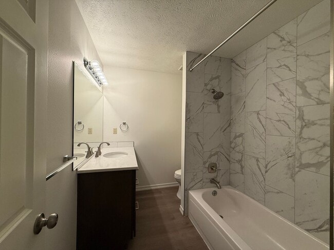 Building Photo - Stunning 3 Bed, 2 Bath Home near Riverside State Park!