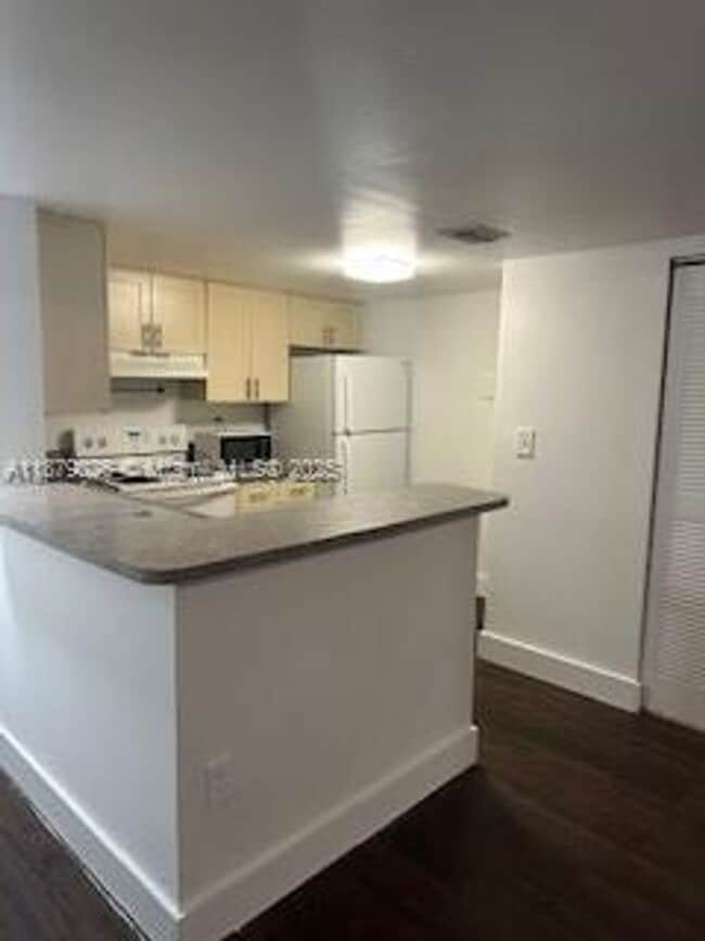 Building Photo - 9777 Nob Hill Ct
