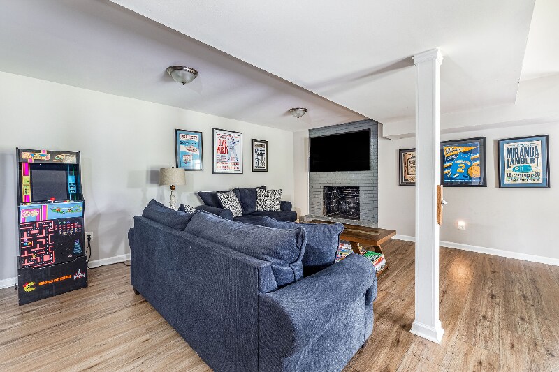 Building Photo - 204 Edgewater Dr