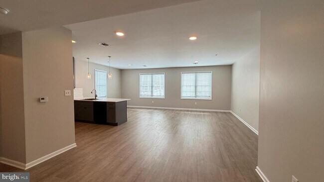 Building Photo - 134 Bridge St