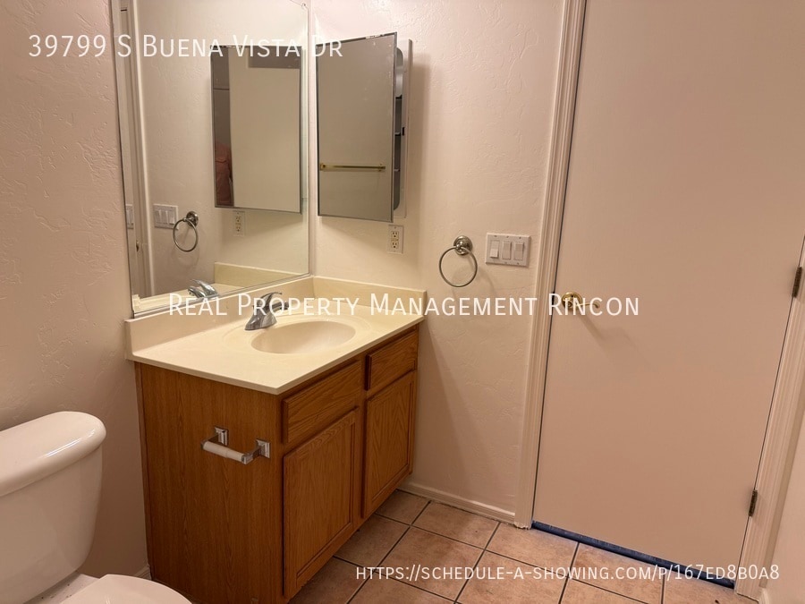 Building Photo - 39799 Buena Vista Dr