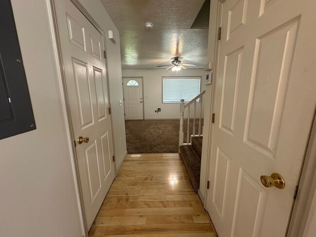 Building Photo - 2 Bed, 1.5 Bath Townhome in the Meadows