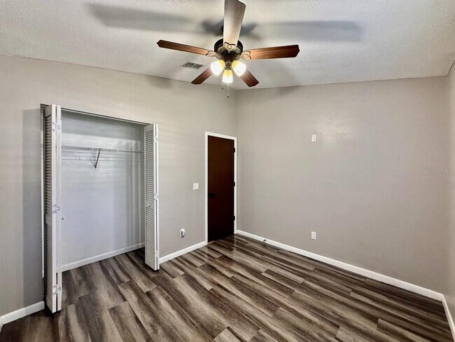 Building Photo - 8711 Busch Oaks St