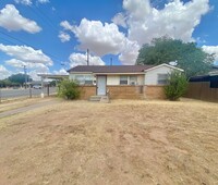 Building Photo - 3 bed 1 bath now available