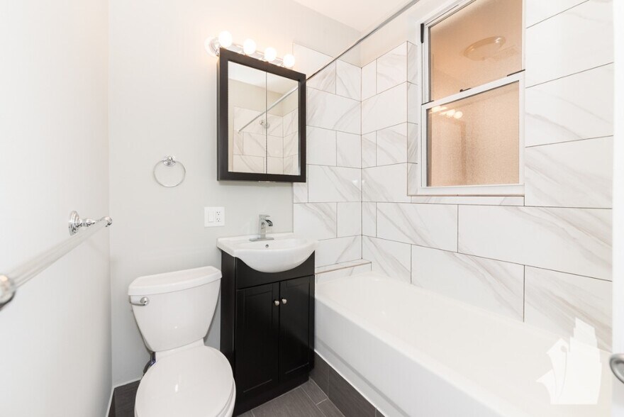 Building Photo - 5061 N Damen Ave