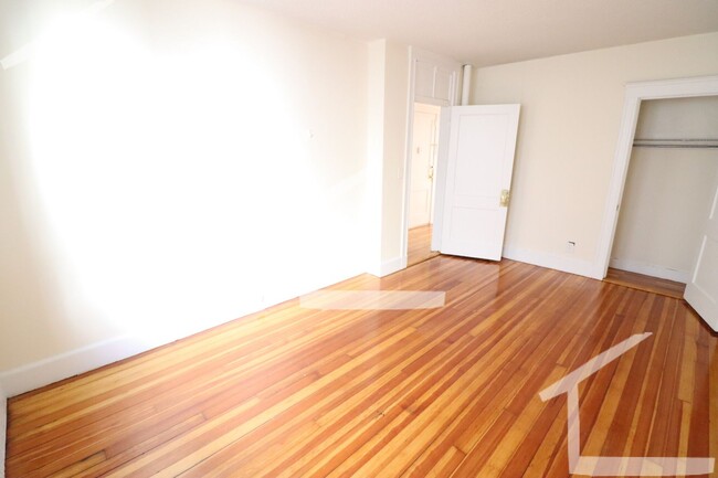 Building Photo - No Fee! Avl NOW - No Fee! Allston 3BR with...