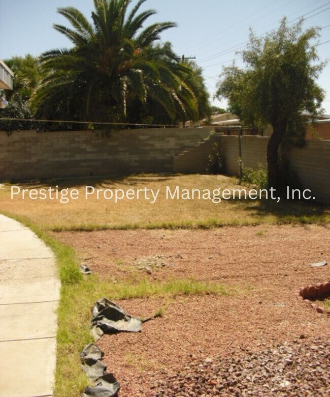 Building Photo - Beautifully and Spacious East Side Home!