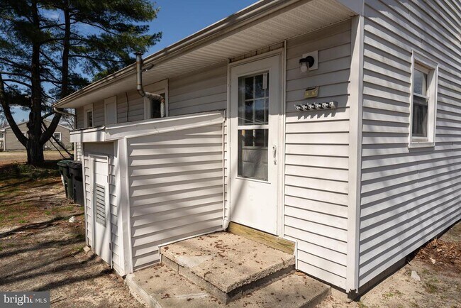 Building Photo - 504 Plover Rd