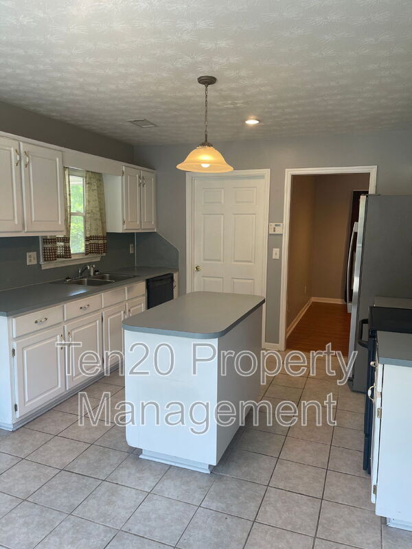 Building Photo - 707 Lee Rd 437