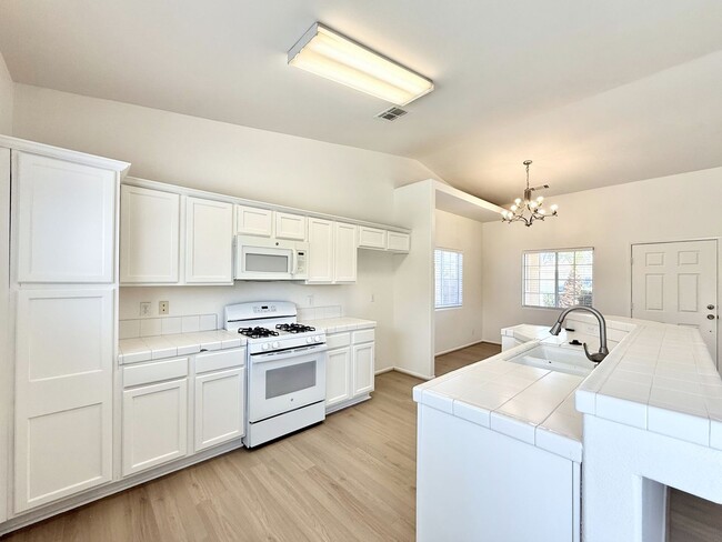 Building Photo - AVAILABLE NOW!! 3 Bedroom 2 Bathroom Home In Indio!!