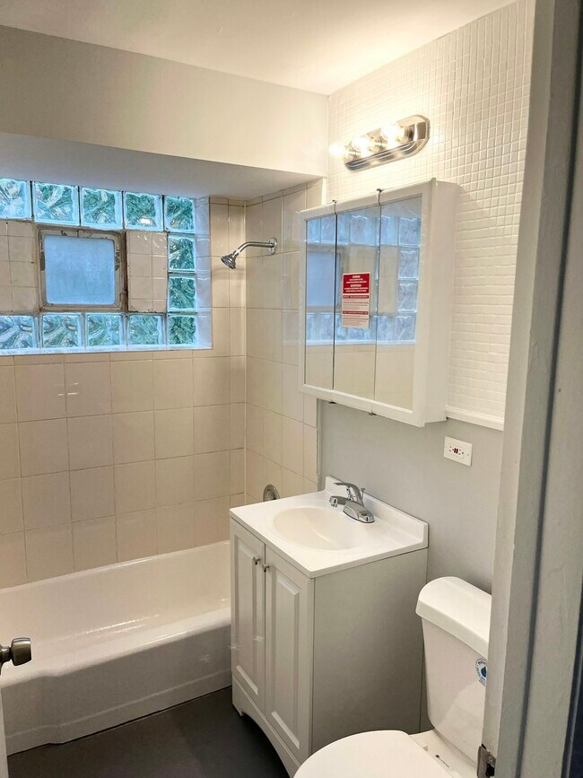 Building Photo - 9212 S Kedzie Ave