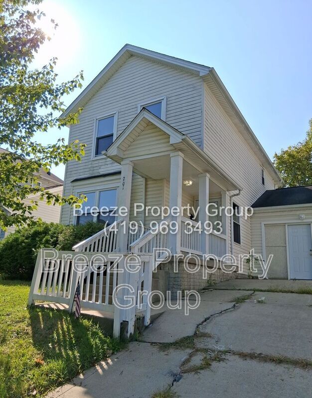 Primary Photo - 201 W Chalmers Ave