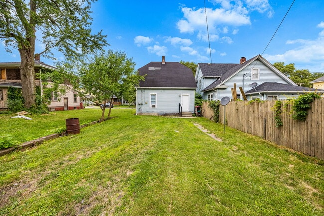 Building Photo - 744 Diamond Ave