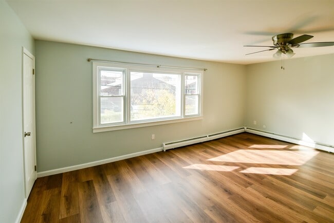 Building Photo - 45 E 51st St