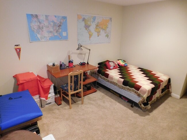 Building Photo - 1441 N Naomi St