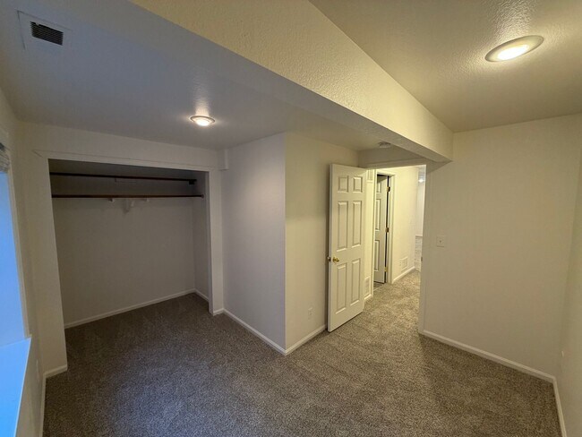 Building Photo - 12139 Applewood Ct