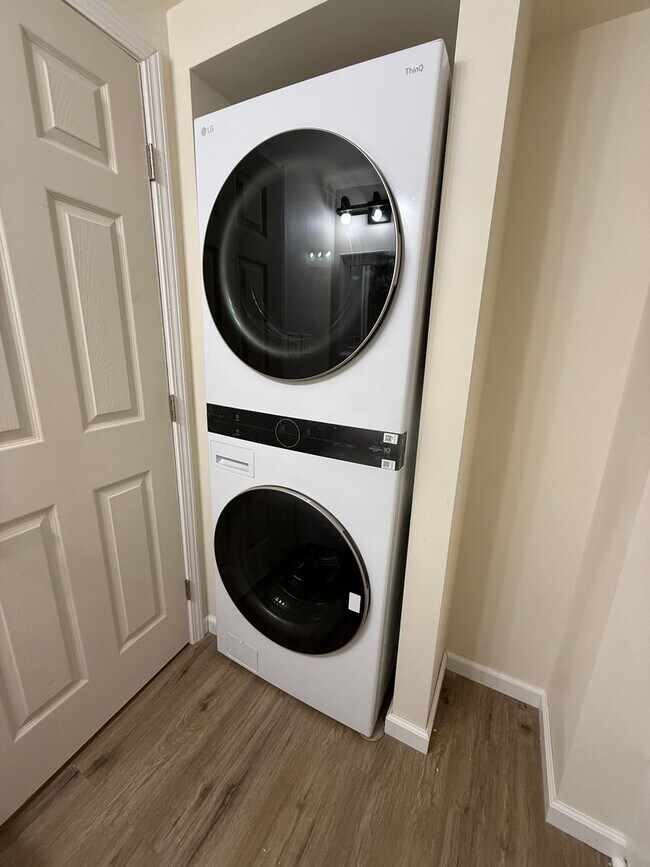 Building Photo - Renovated Apartments on Main Street in Myersville