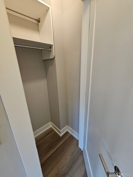 Building Photo - 3931 N Janssen Ave