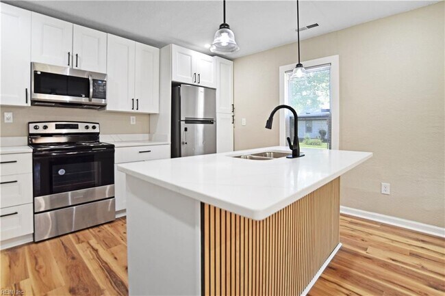 Building Photo - 6015 Arthur Ave