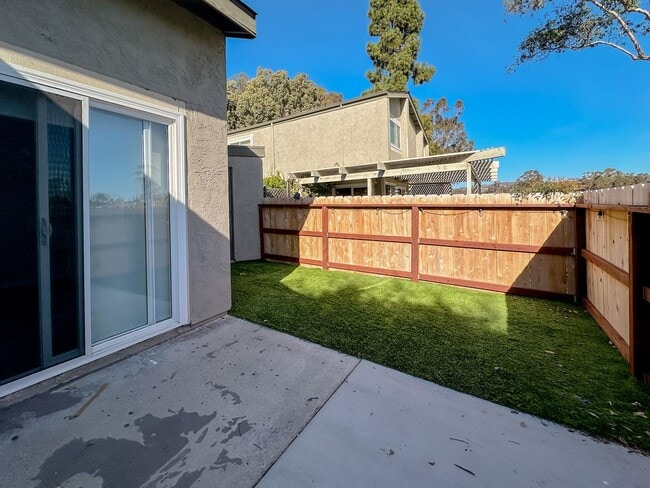 Building Photo - Completely Renovated 3+ Bed, 2 Bath Tierra...