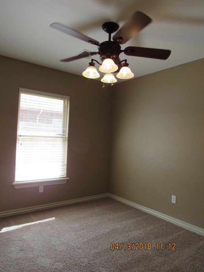 Building Photo - Fantastic home located in Eastlake