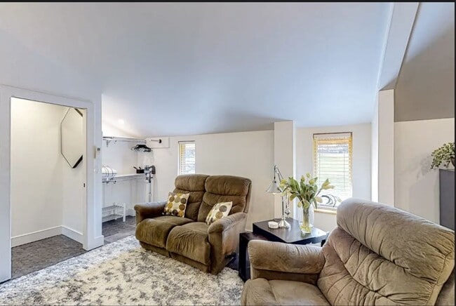 Building Photo - $2,700 - All Utilities Included Modern ADU with Two Bedrooms Townhouse Ready For Lease!