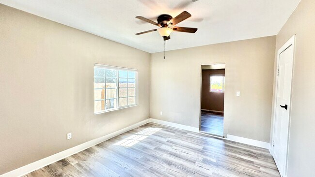 Building Photo - Lovely Single-Story Country Home on Wide Open Space with Detached Garage Space!