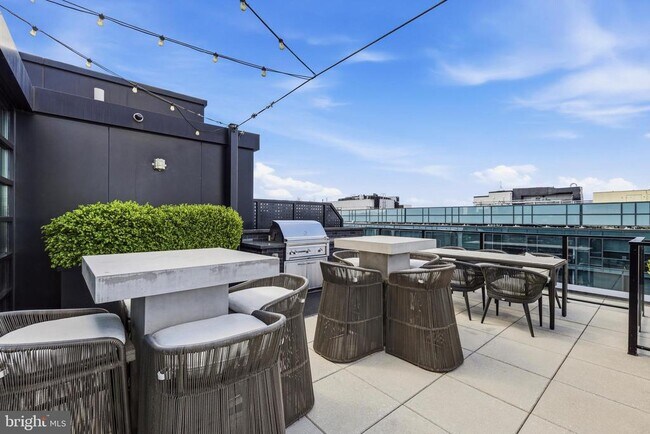 Building Photo - 1300 4th St SE